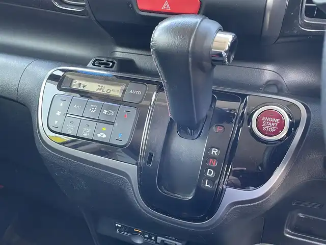 ホンダ Ｎ ＢＯＸ カスタム G Lパッケージ 埼玉県 2016(平28)年 9.4万km プレミアムホワイトパールⅡ (株)IDOMが運営する【じしゃロン川越店】の自社ローン専用車両になります。こちらは現金またはオートローンご利用時の価格です。自社ローンご希望の方は別途その旨お申付け下さい/社外SDナビ　AVN-Z05i/フルセグ/Bluetooth/CD/AM/FM/HDMI/バックカメラ/ツートンルーフ/電動スライドドア/純正１４インチアルミホイール/ビルトインETC/ウインカーミラー/HIDオートライト/フォグ/リアシェード/シートバックテーブル/ステアリングリモコン/純正フロアマット/ドアバイザー/スマートキー（スペア×１）/プッシュスタート/アイドリングストップ/ハンドルカバー/車両取扱説明書/保証書