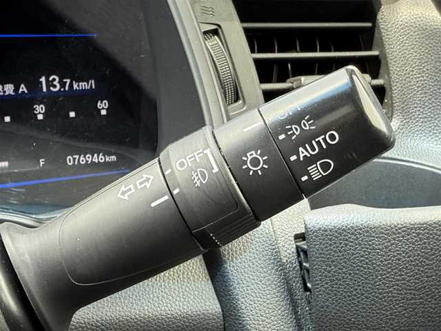 ホンダ フィット ハイブリット Fパッケージ 道南・函館 2014(平26)年 7.7万km ビビットスカイブルーP 純正ナビ/ワンセグＴＶ/衝突軽減ブレーキ/バックカメラ/寒冷地仕様/オートライト/ＨＩＤヘッドライト/ＵＳＢ・ＢＴ接続/社外フロアマット/アイドリングストップ/横滑り防止装置/電格ミラー