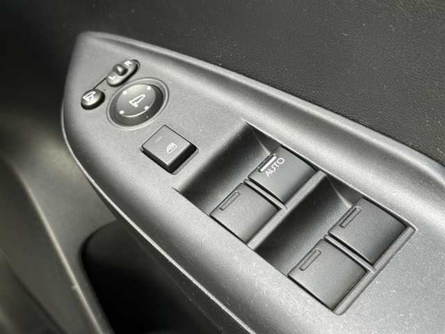 ホンダ フィット ハイブリット Fパッケージ 道北・旭川 2014(平26)年 7.7万km ビビットスカイブルーP 純正ナビ/ワンセグＴＶ/衝突軽減ブレーキ/バックカメラ/寒冷地仕様/オートライト/ＨＩＤヘッドライト/ＵＳＢ・ＢＴ接続/社外フロアマット/アイドリングストップ/横滑り防止装置/電格ミラー