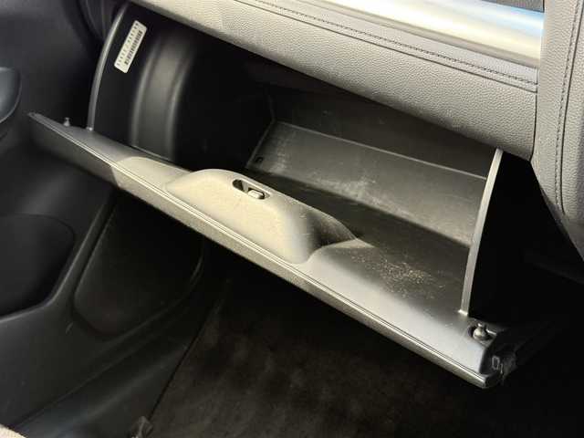 ホンダ フィット ハイブリット Fパッケージ 道北・旭川 2014(平26)年 7.7万km ビビットスカイブルーP 純正ナビ/ワンセグＴＶ/衝突軽減ブレーキ/バックカメラ/寒冷地仕様/オートライト/ＨＩＤヘッドライト/ＵＳＢ・ＢＴ接続/社外フロアマット/アイドリングストップ/横滑り防止装置/電格ミラー