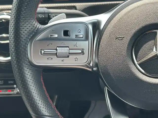 メルセデス・ベンツ Ａ２００ｄ AMGライン 東京都 2020(令2)年 3.2万km ポーラホワイト レーダーセーフティパッケージ/パノラミックスライディングルーフ/純正ナビ/バックカメラ/ETC2.0/パドルシフト/パワーシート/シートヒーター/ワイヤレス充電/アイドリングストップ/衝突軽減ブレーキ/レーンキープアシスト/コーナーセンサー/純正18インチAW