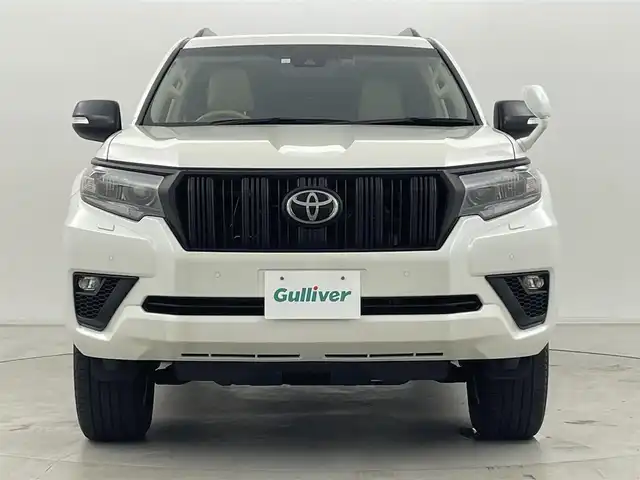 トヨタ ランドクルーザー プラド TX Lパッケージ マットブラED 群馬県 2023(令5)年 1.5万km ホワイトパールクリスタルシャイン 特別仕様車【マットブラックエディション】/チルト＆スライド電動ムーンルーフ（挟み込み防止機能付）/＝＝＝＝＝＝/社外9インチ　カロッツェリア　フローティングナビ/（SD/Bluetooth/USB/AUX/HDMI/フルセグTV)/社外カロッツェリア　後席モニター/バックカメラ /ベージュ本革シート/シートヒーター /シートベンチレーション/パワーシート /電動格納サードシート/Toyota Safety Sense/・プリクラッシュセーフティ/・レーンディパーチャーアラート/・オートマチックハイビーム/・レーダークルーズコントロール/・ロードサインアシスト/・先行車発進告知機能/・パーキングサポートブレーキ（前後方静止物）/ビルトインETC/ドライブレコーダー/ルーフレール/LEDヘッドライト/オートライト /Fフォグランプ/スマートキー/純正18インチAW