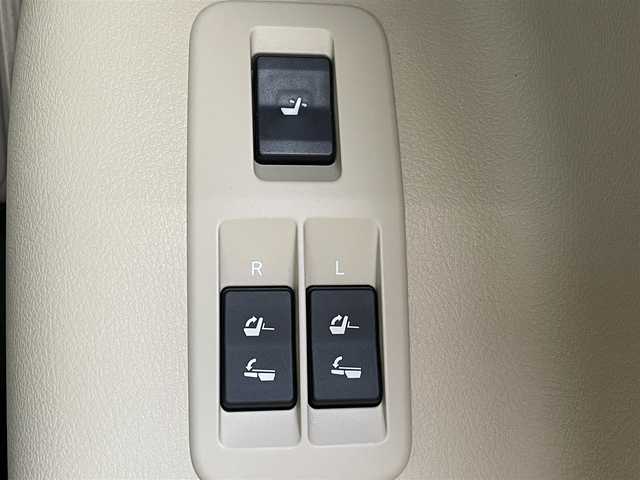 トヨタ ランドクルーザー プラド TX Lパッケージ マットブラED 群馬県 2023(令5)年 1.5万km ホワイトパールクリスタルシャイン 特別仕様車【マットブラックエディション】/チルト＆スライド電動ムーンルーフ（挟み込み防止機能付）/＝＝＝＝＝＝/社外9インチ　カロッツェリア　フローティングナビ/（SD/Bluetooth/USB/AUX/HDMI/フルセグTV)/社外カロッツェリア　後席モニター/バックカメラ /ベージュ本革シート/シートヒーター /シートベンチレーション/パワーシート /電動格納サードシート/Toyota Safety Sense/・プリクラッシュセーフティ/・レーンディパーチャーアラート/・オートマチックハイビーム/・レーダークルーズコントロール/・ロードサインアシスト/・先行車発進告知機能/・パーキングサポートブレーキ（前後方静止物）/ビルトインETC/ドライブレコーダー/ルーフレール/LEDヘッドライト/オートライト /Fフォグランプ/スマートキー/純正18インチAW