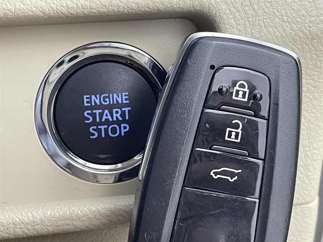 トヨタ ランドクルーザー プラド TX Lパッケージ マットブラED 群馬県 2023(令5)年 1.5万km ホワイトパールクリスタルシャイン 特別仕様車【マットブラックエディション】/チルト＆スライド電動ムーンルーフ（挟み込み防止機能付）/＝＝＝＝＝＝/社外9インチ　カロッツェリア　フローティングナビ/（SD/Bluetooth/USB/AUX/HDMI/フルセグTV)/社外カロッツェリア　後席モニター/バックカメラ /ベージュ本革シート/シートヒーター /シートベンチレーション/パワーシート /電動格納サードシート/Toyota Safety Sense/・プリクラッシュセーフティ/・レーンディパーチャーアラート/・オートマチックハイビーム/・レーダークルーズコントロール/・ロードサインアシスト/・先行車発進告知機能/・パーキングサポートブレーキ（前後方静止物）/ビルトインETC/ドライブレコーダー/ルーフレール/LEDヘッドライト/オートライト /Fフォグランプ/スマートキー/純正18インチAW