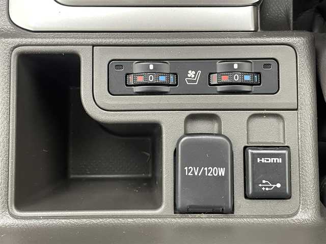 トヨタ ランドクルーザー プラド TX Lパッケージ マットブラED 群馬県 2023(令5)年 1.5万km ホワイトパールクリスタルシャイン 特別仕様車【マットブラックエディション】/チルト＆スライド電動ムーンルーフ（挟み込み防止機能付）/＝＝＝＝＝＝/社外9インチ　カロッツェリア　フローティングナビ/（SD/Bluetooth/USB/AUX/HDMI/フルセグTV)/社外カロッツェリア　後席モニター/バックカメラ /ベージュ本革シート/シートヒーター /シートベンチレーション/パワーシート /電動格納サードシート/Toyota Safety Sense/・プリクラッシュセーフティ/・レーンディパーチャーアラート/・オートマチックハイビーム/・レーダークルーズコントロール/・ロードサインアシスト/・先行車発進告知機能/・パーキングサポートブレーキ（前後方静止物）/ビルトインETC/ドライブレコーダー/ルーフレール/LEDヘッドライト/オートライト /Fフォグランプ/スマートキー/純正18インチAW