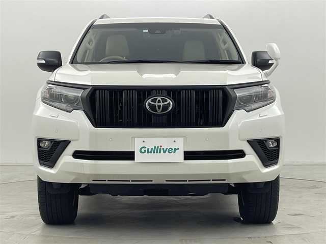 トヨタ ランドクルーザー プラド TX Lパッケージ マットブラED 群馬県 2023(令5)年 1.5万km ホワイトパールクリスタルシャイン 特別仕様車【マットブラックエディション】/チルト＆スライド電動ムーンルーフ（挟み込み防止機能付）/＝＝＝＝＝＝/社外9インチ　カロッツェリア　フローティングナビ/（SD/Bluetooth/USB/AUX/HDMI/フルセグTV)/社外カロッツェリア　後席モニター/バックカメラ /ベージュ本革シート/シートヒーター /シートベンチレーション/パワーシート /電動格納サードシート/Toyota Safety Sense/・プリクラッシュセーフティ/・レーンディパーチャーアラート/・オートマチックハイビーム/・レーダークルーズコントロール/・ロードサインアシスト/・先行車発進告知機能/・パーキングサポートブレーキ（前後方静止物）/ビルトインETC/ドライブレコーダー/ルーフレール/LEDヘッドライト/オートライト /Fフォグランプ/スマートキー/純正18インチAW