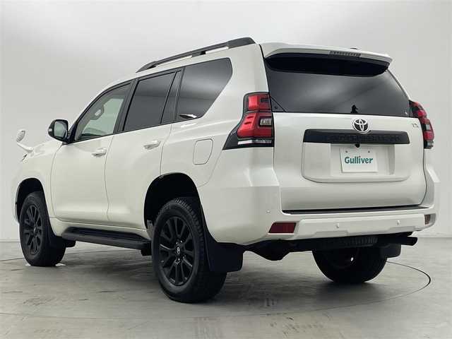 トヨタ ランドクルーザー プラド TX Lパッケージ マットブラED 群馬県 2023(令5)年 1.5万km ホワイトパールクリスタルシャイン 特別仕様車【マットブラックエディション】/チルト＆スライド電動ムーンルーフ（挟み込み防止機能付）/＝＝＝＝＝＝/社外9インチ　カロッツェリア　フローティングナビ/（SD/Bluetooth/USB/AUX/HDMI/フルセグTV)/社外カロッツェリア　後席モニター/バックカメラ /ベージュ本革シート/シートヒーター /シートベンチレーション/パワーシート /電動格納サードシート/Toyota Safety Sense/・プリクラッシュセーフティ/・レーンディパーチャーアラート/・オートマチックハイビーム/・レーダークルーズコントロール/・ロードサインアシスト/・先行車発進告知機能/・パーキングサポートブレーキ（前後方静止物）/ビルトインETC/ドライブレコーダー/ルーフレール/LEDヘッドライト/オートライト /Fフォグランプ/スマートキー/純正18インチAW