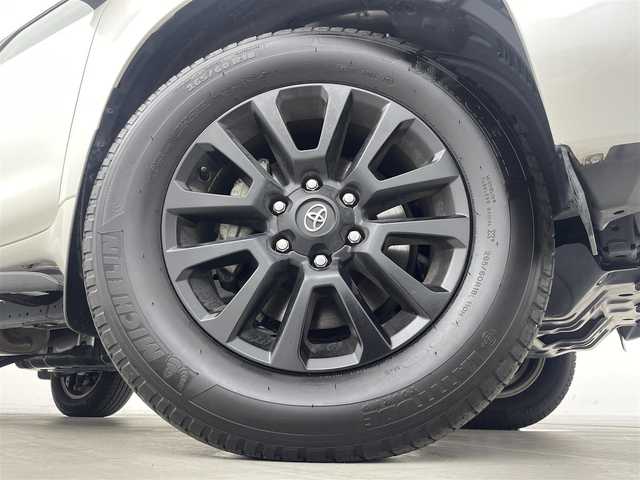 トヨタ ランドクルーザー プラド TX Lパッケージ マットブラED 群馬県 2023(令5)年 1.5万km ホワイトパールクリスタルシャイン 特別仕様車【マットブラックエディション】/チルト＆スライド電動ムーンルーフ（挟み込み防止機能付）/＝＝＝＝＝＝/社外9インチ　カロッツェリア　フローティングナビ/（SD/Bluetooth/USB/AUX/HDMI/フルセグTV)/社外カロッツェリア　後席モニター/バックカメラ /ベージュ本革シート/シートヒーター /シートベンチレーション/パワーシート /電動格納サードシート/Toyota Safety Sense/・プリクラッシュセーフティ/・レーンディパーチャーアラート/・オートマチックハイビーム/・レーダークルーズコントロール/・ロードサインアシスト/・先行車発進告知機能/・パーキングサポートブレーキ（前後方静止物）/ビルトインETC/ドライブレコーダー/ルーフレール/LEDヘッドライト/オートライト /Fフォグランプ/スマートキー/純正18インチAW