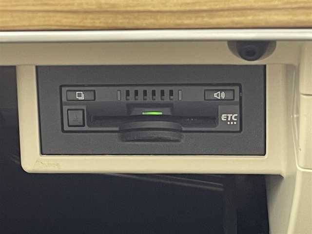 トヨタ ランドクルーザー プラド TX Lパッケージ マットブラED 群馬県 2023(令5)年 1.5万km ホワイトパールクリスタルシャイン 特別仕様車【マットブラックエディション】/チルト＆スライド電動ムーンルーフ（挟み込み防止機能付）/＝＝＝＝＝＝/社外9インチ　カロッツェリア　フローティングナビ/（SD/Bluetooth/USB/AUX/HDMI/フルセグTV)/社外カロッツェリア　後席モニター/バックカメラ /ベージュ本革シート/シートヒーター /シートベンチレーション/パワーシート /電動格納サードシート/Toyota Safety Sense/・プリクラッシュセーフティ/・レーンディパーチャーアラート/・オートマチックハイビーム/・レーダークルーズコントロール/・ロードサインアシスト/・先行車発進告知機能/・パーキングサポートブレーキ（前後方静止物）/ビルトインETC/ドライブレコーダー/ルーフレール/LEDヘッドライト/オートライト /Fフォグランプ/スマートキー/純正18インチAW