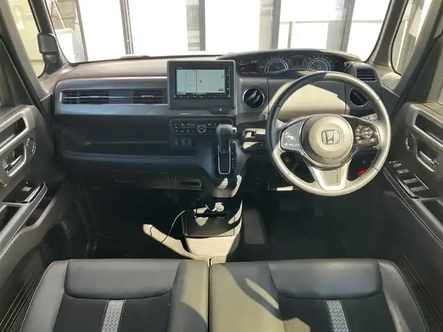 ホンダ Ｎ ＢＯＸ カスタム L ターボ 道南・函館 2023(令5)年 1.3万km プラチナホワイトパール /純正ナビ//夏冬タイヤ//バックカメラ//純正エンジンスターター//ミラー型ドライブレコーダー//ビルトインETC//両側パワースライドドア//CMBS//アダプティブクルーズコントロール//パーキングセンサー//ハーフレザーシート//前席シートヒーター//LEDヘッドライト//LEDフォグ//プッシュスタート//スマートキー