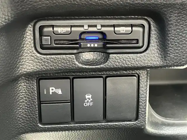 ホンダ Ｎ ＢＯＸ カスタム L ターボ 道南・函館 2023(令5)年 1.3万km プラチナホワイトパール /純正ナビ//夏冬タイヤ//バックカメラ//純正エンジンスターター//ミラー型ドライブレコーダー//ビルトインETC//両側パワースライドドア//CMBS//アダプティブクルーズコントロール//パーキングセンサー//ハーフレザーシート//前席シートヒーター//LEDヘッドライト//LEDフォグ//プッシュスタート//スマートキー