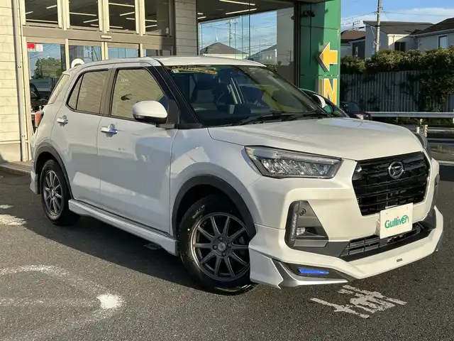 ダイハツ ロッキー G 埼玉県 2020(令2)年 3.6万km シャイニングホワイトパール 純正ナビ/（フルセグTV/CD/DVD/BT/AM/FM/SD）/スマートアシスト/・衝突警報機能/・衝突回避支援ブレーキ機能/・レーダークルーズコントロール/・レーンキープコントロール/モデリスタエアロ/・フロント/・サイド/・リア/パノラミックビューモニター/・フロント/・サイド/・リア/ナビ一体型ドライブレコーダー/両側シートヒーター/ETC/プッシュスタート/スマートキー/オートLEDライト/フォグランプ/純正フロアマット/アイドリングストップ/クリアランスソナー/車両取扱説明書