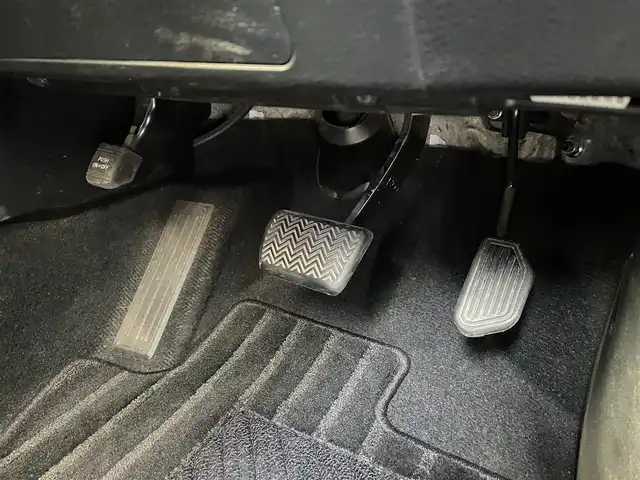 トヨタ ハリアー プレミアム アドバンスドP 道央・札幌 2014(平26)年 8.3万km スパークリングブラックパールクリスタルシャイン 登録時走行距離82/346km/　４　W　D　/純正ナビ（CD/DVD/FM/AM/SD/BT)/フルセグ（走行中視聴不可）/バックカメラ/全方位モニター/アイドリングストップ/ウィンカーミラー/クルーズコントロール（追従走行あり）/ドアバイザー/プッシュスタート/ビルトインETC/MTモード付AT/スペアキー×１/純正エンジンスターター/電動リアゲート/パワーシート（運転席）/ハーフレザーシート/純正フロアマット/横滑り防止装置/コーナーセンサー/レーンキープアシスト/盗難防止装置/オートライト/オートマチックハイビーム/プリクラッシュブレーキアシスト/フォグランプ/自動防眩ミラー/ステアリングスイッチ/革巻きステアリング/ワイパー間欠時間コントローラー/電動格納ミラー/ECO・PWRモード/ワイヤレス充電器