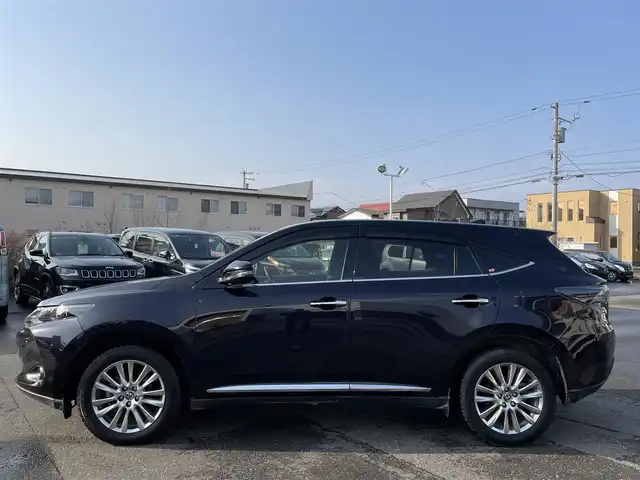 トヨタ ハリアー プレミアム アドバンスドP 道央・札幌 2014(平26)年 8.3万km スパークリングブラックパールクリスタルシャイン 登録時走行距離82/346km/　４　W　D　/純正ナビ（CD/DVD/FM/AM/SD/BT)/フルセグ（走行中視聴不可）/バックカメラ/全方位モニター/アイドリングストップ/ウィンカーミラー/クルーズコントロール（追従走行あり）/ドアバイザー/プッシュスタート/ビルトインETC/MTモード付AT/スペアキー×１/純正エンジンスターター/電動リアゲート/パワーシート（運転席）/ハーフレザーシート/純正フロアマット/横滑り防止装置/コーナーセンサー/レーンキープアシスト/盗難防止装置/オートライト/オートマチックハイビーム/プリクラッシュブレーキアシスト/フォグランプ/自動防眩ミラー/ステアリングスイッチ/革巻きステアリング/ワイパー間欠時間コントローラー/電動格納ミラー/ECO・PWRモード/ワイヤレス充電器