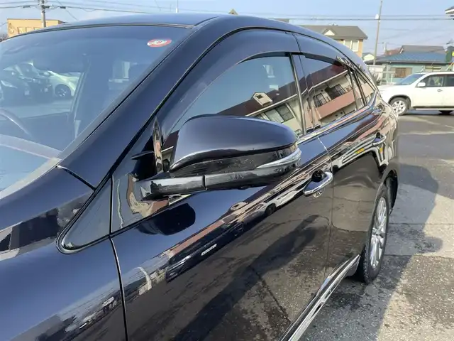 トヨタ ハリアー プレミアム アドバンスドP 道央・札幌 2014(平26)年 8.3万km スパークリングブラックパールクリスタルシャイン 登録時走行距離82/346km/　４　W　D　/純正ナビ（CD/DVD/FM/AM/SD/BT)/フルセグ（走行中視聴不可）/バックカメラ/全方位モニター/アイドリングストップ/ウィンカーミラー/クルーズコントロール（追従走行あり）/ドアバイザー/プッシュスタート/ビルトインETC/MTモード付AT/スペアキー×１/純正エンジンスターター/電動リアゲート/パワーシート（運転席）/ハーフレザーシート/純正フロアマット/横滑り防止装置/コーナーセンサー/レーンキープアシスト/盗難防止装置/オートライト/オートマチックハイビーム/プリクラッシュブレーキアシスト/フォグランプ/自動防眩ミラー/ステアリングスイッチ/革巻きステアリング/ワイパー間欠時間コントローラー/電動格納ミラー/ECO・PWRモード/ワイヤレス充電器