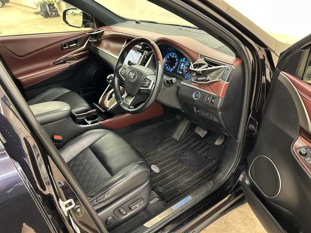 トヨタ ハリアー プレミアム アドバンスドP 道央・札幌 2014(平26)年 8.3万km スパークリングブラックパールクリスタルシャイン ４ＷＤ//純正ナビ（CD/DVD/FM/AM/SD/BT)//フルセグ（走行中視聴不可）//バックカメラ//全方位モニター//アイドリングストップ//ウィンカーミラー//クルーズコントロール（追従走行あり）//ドアバイザー//プッシュスタート//ビルトインETC//MTモード付AT//スペアキー×１//純正エンジンスターター//電動リアゲート//パワーシート（運転席）//ハーフレザーシート//純正フロアマット/横滑り防止装置//コーナーセンサー//レーンキープアシスト//盗難防止装置//オートライト//オートマチックハイビーム//プリクラッシュブレーキアシスト//フォグランプ//自動防眩ミラー//ステアリングスイッチ//革巻きステアリング//ワイパー間欠時間コントローラー//電動格納ミラー//ECO・PWRモード//ワイヤレス充電器