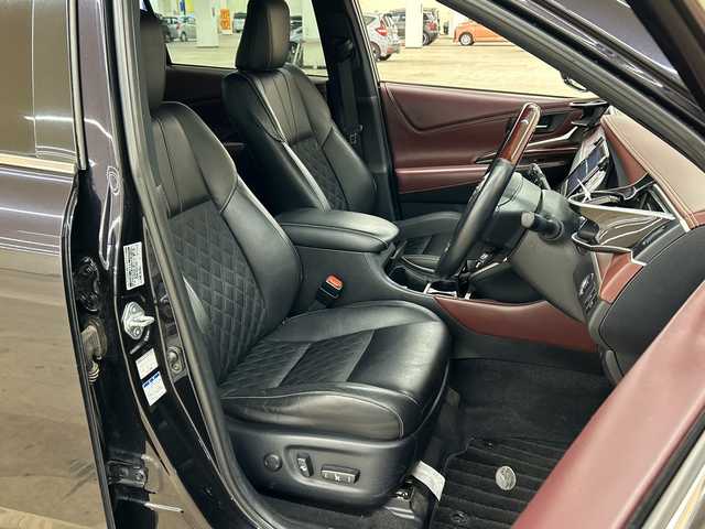 トヨタ ハリアー プレミアム アドバンスドP 道央・札幌 2014(平26)年 8.3万km スパークリングブラックパールクリスタルシャイン ４ＷＤ//純正ナビ（CD/DVD/FM/AM/SD/BT)//フルセグ（走行中視聴不可）//バックカメラ//全方位モニター//アイドリングストップ//ウィンカーミラー//クルーズコントロール（追従走行あり）//ドアバイザー//プッシュスタート//ビルトインETC//MTモード付AT//スペアキー×１//純正エンジンスターター//電動リアゲート//パワーシート（運転席）//ハーフレザーシート//純正フロアマット/横滑り防止装置//コーナーセンサー//レーンキープアシスト//盗難防止装置//オートライト//オートマチックハイビーム//プリクラッシュブレーキアシスト//フォグランプ//自動防眩ミラー//ステアリングスイッチ//革巻きステアリング//ワイパー間欠時間コントローラー//電動格納ミラー//ECO・PWRモード//ワイヤレス充電器