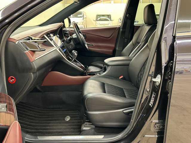 トヨタ ハリアー プレミアム アドバンスドP 道央・札幌 2014(平26)年 8.3万km スパークリングブラックパールクリスタルシャイン ４ＷＤ//純正ナビ（CD/DVD/FM/AM/SD/BT)//フルセグ（走行中視聴不可）//バックカメラ//全方位モニター//アイドリングストップ//ウィンカーミラー//クルーズコントロール（追従走行あり）//ドアバイザー//プッシュスタート//ビルトインETC//MTモード付AT//スペアキー×１//純正エンジンスターター//電動リアゲート//パワーシート（運転席）//ハーフレザーシート//純正フロアマット/横滑り防止装置//コーナーセンサー//レーンキープアシスト//盗難防止装置//オートライト//オートマチックハイビーム//プリクラッシュブレーキアシスト//フォグランプ//自動防眩ミラー//ステアリングスイッチ//革巻きステアリング//ワイパー間欠時間コントローラー//電動格納ミラー//ECO・PWRモード//ワイヤレス充電器