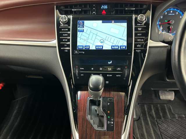 トヨタ ハリアー プレミアム アドバンスドP 道央・札幌 2014(平26)年 8.3万km スパークリングブラックパールクリスタルシャイン ４ＷＤ//純正ナビ（CD/DVD/FM/AM/SD/BT)//フルセグ（走行中視聴不可）//バックカメラ//全方位モニター//アイドリングストップ//ウィンカーミラー//クルーズコントロール（追従走行あり）//ドアバイザー//プッシュスタート//ビルトインETC//MTモード付AT//スペアキー×１//純正エンジンスターター//電動リアゲート//パワーシート（運転席）//ハーフレザーシート//純正フロアマット/横滑り防止装置//コーナーセンサー//レーンキープアシスト//盗難防止装置//オートライト//オートマチックハイビーム//プリクラッシュブレーキアシスト//フォグランプ//自動防眩ミラー//ステアリングスイッチ//革巻きステアリング//ワイパー間欠時間コントローラー//電動格納ミラー//ECO・PWRモード//ワイヤレス充電器