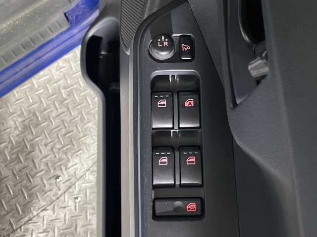 ダイハツ ウェイク D 沖縄県 2016(平28)年 13.8万km ブルーメタリック 禁煙車/社外オーディオ/(CD/USB/AUX)/キーレスキー/横すべり防止機能/アイドリングストップ/ヘッドライトレベライザー/電動格納ミラー/ドアバイザー/フロアマット/バニティミラー/フォグランプ