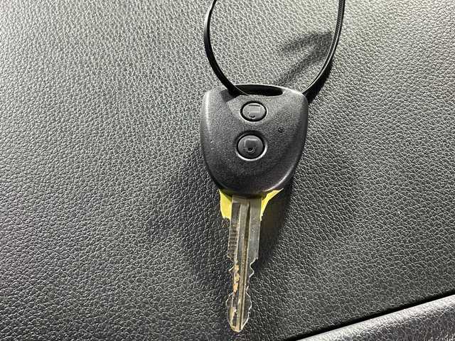 ダイハツ ウェイク D 沖縄県 2016(平28)年 13.8万km ブルーメタリック 禁煙車/社外オーディオ/(CD/USB/AUX)/キーレスキー/横すべり防止機能/アイドリングストップ/ヘッドライトレベライザー/電動格納ミラー/ドアバイザー/フロアマット/バニティミラー/フォグランプ