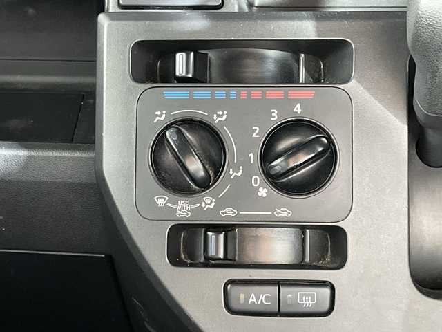 ダイハツ ウェイク D 沖縄県 2016(平28)年 13.8万km ブルーメタリック 禁煙車/社外オーディオ/(CD/USB/AUX)/キーレスキー/横すべり防止機能/アイドリングストップ/ヘッドライトレベライザー/電動格納ミラー/ドアバイザー/フロアマット/バニティミラー/フォグランプ