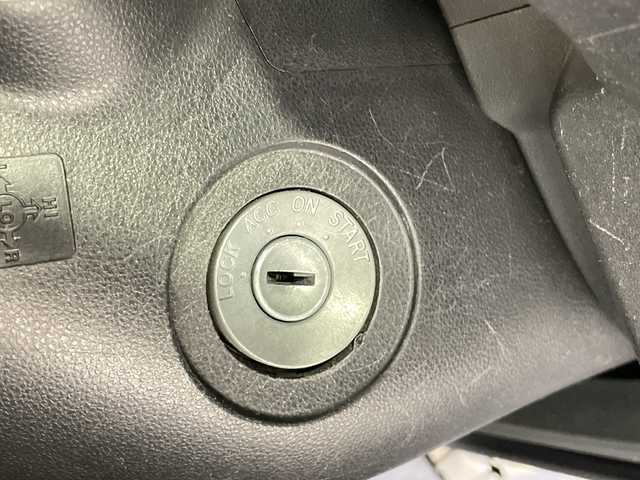 ダイハツ ウェイク D 沖縄県 2016(平28)年 13.8万km ブルーメタリック 禁煙車/社外オーディオ/(CD/USB/AUX)/キーレスキー/横すべり防止機能/アイドリングストップ/ヘッドライトレベライザー/電動格納ミラー/ドアバイザー/フロアマット/バニティミラー/フォグランプ