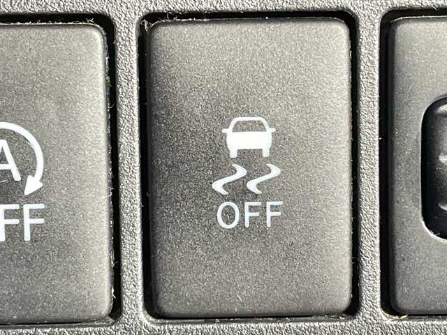 ダイハツ ウェイク D 沖縄県 2016(平28)年 13.8万km ブルーメタリック 禁煙車/社外オーディオ/(CD/USB/AUX)/キーレスキー/横すべり防止機能/アイドリングストップ/ヘッドライトレベライザー/電動格納ミラー/ドアバイザー/フロアマット/バニティミラー/フォグランプ