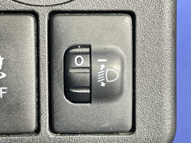 ダイハツ ウェイク D 沖縄県 2016(平28)年 13.8万km ブルーメタリック 禁煙車/社外オーディオ/(CD/USB/AUX)/キーレスキー/横すべり防止機能/アイドリングストップ/ヘッドライトレベライザー/電動格納ミラー/ドアバイザー/フロアマット/バニティミラー/フォグランプ