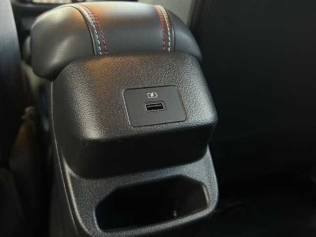 日産 オーラ ニスモ 兵庫県 2023(令5)年 2.2万km ピュアホワイトパール / スーパーブラック 2トーン ブラックルーフ/レッドドアミラー/ワンオーナー/純正コネクトナビゲーションシステム/メモリーナビ/9インチワイドディスプレイ/USB電源ソケットタイプC(前席)/ワイヤレス充電/ETC2.0/プロパイロット/SOSコール/全方位運転支援システム/インテリジェントアラウンドビューモニター/インテリジェントルームミラー/アダプティブLEDヘッドランプ/インテリジェントオートライト/寒冷地仕様/ドアミラーヒーター/レッドステッチ入レッドセンターマーク付ディンプル革巻きステアリング/ステアリングヒーター/シートヒーター(前席)/PTCヒーター/リアヒーターダクト/デアイサー/純正フロアマット/ドアバイザー/ドライブレコーダー/保証書/取説/スペアキー