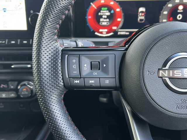 日産 オーラ ニスモ 兵庫県 2023(令5)年 2.2万km ピュアホワイトパール / スーパーブラック 2トーン ブラックルーフ/レッドドアミラー/ワンオーナー/純正コネクトナビゲーションシステム/メモリーナビ/9インチワイドディスプレイ/USB電源ソケットタイプC(前席)/ワイヤレス充電/ETC2.0/プロパイロット/SOSコール/全方位運転支援システム/インテリジェントアラウンドビューモニター/インテリジェントルームミラー/アダプティブLEDヘッドランプ/インテリジェントオートライト/寒冷地仕様/ドアミラーヒーター/レッドステッチ入レッドセンターマーク付ディンプル革巻きステアリング/ステアリングヒーター/シートヒーター(前席)/PTCヒーター/リアヒーターダクト/デアイサー/純正フロアマット/ドアバイザー/ドライブレコーダー/保証書/取説/スペアキー