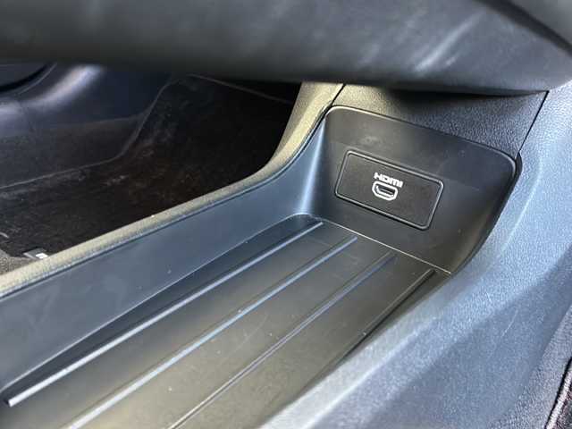 日産 オーラ ニスモ 兵庫県 2023(令5)年 2.2万km ピュアホワイトパール / スーパーブラック 2トーン ブラックルーフ/レッドドアミラー/ワンオーナー/純正コネクトナビゲーションシステム/メモリーナビ/9インチワイドディスプレイ/USB電源ソケットタイプC(前席)/ワイヤレス充電/ETC2.0/プロパイロット/SOSコール/全方位運転支援システム/インテリジェントアラウンドビューモニター/インテリジェントルームミラー/アダプティブLEDヘッドランプ/インテリジェントオートライト/寒冷地仕様/ドアミラーヒーター/レッドステッチ入レッドセンターマーク付ディンプル革巻きステアリング/ステアリングヒーター/シートヒーター(前席)/PTCヒーター/リアヒーターダクト/デアイサー/純正フロアマット/ドアバイザー/ドライブレコーダー/保証書/取説/スペアキー