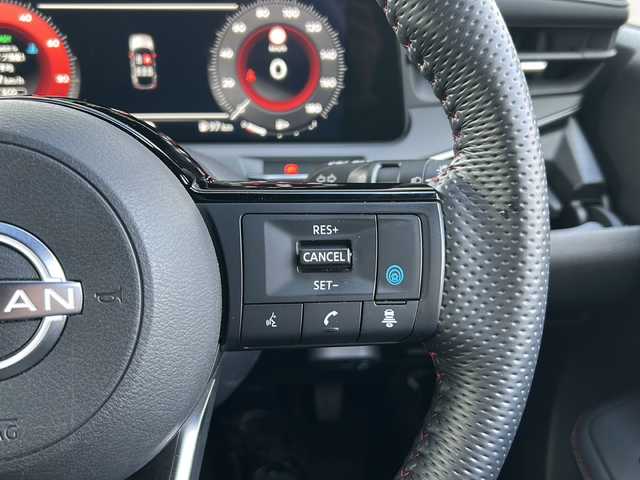 日産 オーラ ニスモ 兵庫県 2023(令5)年 2.2万km ピュアホワイトパール / スーパーブラック 2トーン ブラックルーフ/レッドドアミラー/ワンオーナー/純正コネクトナビゲーションシステム/メモリーナビ/9インチワイドディスプレイ/USB電源ソケットタイプC(前席)/ワイヤレス充電/ETC2.0/プロパイロット/SOSコール/全方位運転支援システム/インテリジェントアラウンドビューモニター/インテリジェントルームミラー/アダプティブLEDヘッドランプ/インテリジェントオートライト/寒冷地仕様/ドアミラーヒーター/レッドステッチ入レッドセンターマーク付ディンプル革巻きステアリング/ステアリングヒーター/シートヒーター(前席)/PTCヒーター/リアヒーターダクト/デアイサー/純正フロアマット/ドアバイザー/ドライブレコーダー/保証書/取説/スペアキー