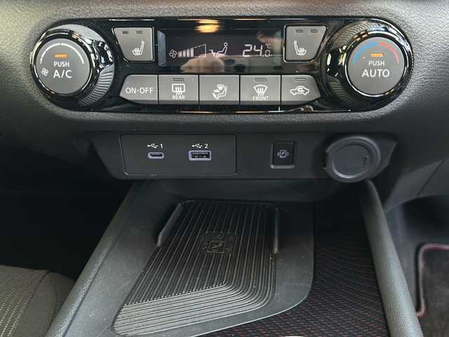 日産 オーラ ニスモ 兵庫県 2023(令5)年 2.2万km ピュアホワイトパール / スーパーブラック 2トーン ブラックルーフ/レッドドアミラー/ワンオーナー/純正コネクトナビゲーションシステム/メモリーナビ/9インチワイドディスプレイ/USB電源ソケットタイプC(前席)/ワイヤレス充電/ETC2.0/プロパイロット/SOSコール/全方位運転支援システム/インテリジェントアラウンドビューモニター/インテリジェントルームミラー/アダプティブLEDヘッドランプ/インテリジェントオートライト/寒冷地仕様/ドアミラーヒーター/レッドステッチ入レッドセンターマーク付ディンプル革巻きステアリング/ステアリングヒーター/シートヒーター(前席)/PTCヒーター/リアヒーターダクト/デアイサー/純正フロアマット/ドアバイザー/ドライブレコーダー/保証書/取説/スペアキー