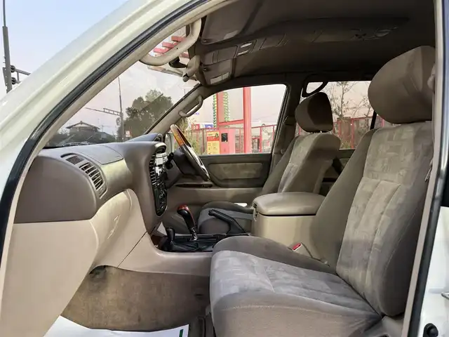 トヨタ ランドクルーザー VX－LTD 香川県 2001(平13)年 9.7万km ホワイトパールマイカ ワンオーナー/ウッドコンビステア/クルーズコントロール/社外LEDヘッドライト/社外16インチアルミ/純正マット/ETC