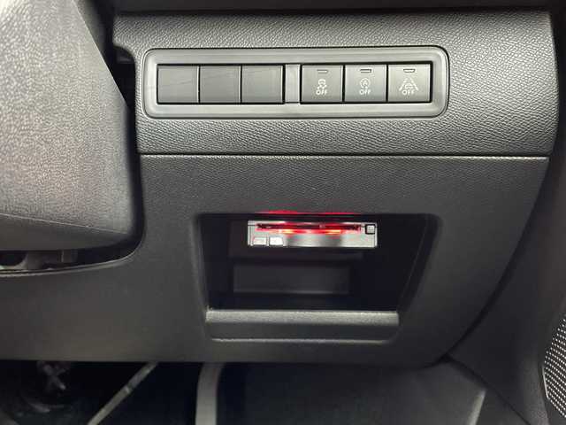 プジョー ３０８ GT ブルーHDi 青森県 2020(令2)年 2.8万km BLANC NACRE オーディオディスプレイ/（Bluetooth・AppleCarPlay・AndroidAuto）/インテリジェントハイビーム/パークアシスト/ブラインドスポットモニター/アクティブクルーズコントロール/アクティブセーフティブレーキ/レーンキープアシスト/ドライバーアテンションアラート/ディスタンスアラート/スピードリミットインフォメーション/ハーフレザーシート/バック・サイドカメラ/電動パーキングブレーキ/ヒルスタートアシスタント/LEDオートライト/ウインカーミラー/純正アルミホイール18インチ/ステアリングスイッチ/パドルシフト/アイドリングストップ/ABS/プッシュスタート/スマートキーX2/取扱説明書