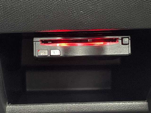 プジョー ３０８ GT ブルーHDi 青森県 2020(令2)年 2.8万km BLANC NACRE オーディオディスプレイ/（Bluetooth・AppleCarPlay・AndroidAuto）/インテリジェントハイビーム/パークアシスト/ブラインドスポットモニター/アクティブクルーズコントロール/アクティブセーフティブレーキ/レーンキープアシスト/ドライバーアテンションアラート/ディスタンスアラート/スピードリミットインフォメーション/ハーフレザーシート/バック・サイドカメラ/電動パーキングブレーキ/ヒルスタートアシスタント/LEDオートライト/ウインカーミラー/純正アルミホイール18インチ/ステアリングスイッチ/パドルシフト/アイドリングストップ/ABS/プッシュスタート/スマートキーX2/取扱説明書