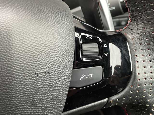 プジョー ３０８ GT ブルーHDi 青森県 2020(令2)年 2.8万km BLANC NACRE オーディオディスプレイ/（Bluetooth・AppleCarPlay・AndroidAuto）/インテリジェントハイビーム/パークアシスト/ブラインドスポットモニター/アクティブクルーズコントロール/アクティブセーフティブレーキ/レーンキープアシスト/ドライバーアテンションアラート/ディスタンスアラート/スピードリミットインフォメーション/ハーフレザーシート/バック・サイドカメラ/電動パーキングブレーキ/ヒルスタートアシスタント/LEDオートライト/ウインカーミラー/純正アルミホイール18インチ/ステアリングスイッチ/パドルシフト/アイドリングストップ/ABS/プッシュスタート/スマートキーX2/取扱説明書