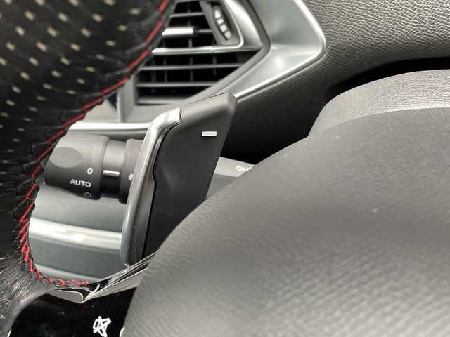 プジョー ３０８ GT ブルーHDi 青森県 2020(令2)年 2.8万km BLANC NACRE オーディオディスプレイ/（Bluetooth・AppleCarPlay・AndroidAuto）/インテリジェントハイビーム/パークアシスト/ブラインドスポットモニター/アクティブクルーズコントロール/アクティブセーフティブレーキ/レーンキープアシスト/ドライバーアテンションアラート/ディスタンスアラート/スピードリミットインフォメーション/ハーフレザーシート/バック・サイドカメラ/電動パーキングブレーキ/ヒルスタートアシスタント/LEDオートライト/ウインカーミラー/純正アルミホイール18インチ/ステアリングスイッチ/パドルシフト/アイドリングストップ/ABS/プッシュスタート/スマートキーX2/取扱説明書