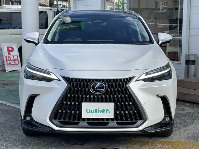 レクサス ＮＸ 250 バージョンL 神奈川県 2023(令5)年 3.6万km ソニッククォーツ 純正14インチディスプレイオーディオ/　（ナビ機能・Bleuttoh・ミラキャス）/フルセグTV/パノラマルーフ/パノラミックビューモニター/黒革シート/前席・後席シートヒーター/前席エアシート/ステアリングヒーター/デジタルインナーミラー/Lexus Safety System +/LEDヘッドライト/LEDフォグライト/ヘッドアップディスプレイ/AC100V100W/ビルトインETC2.0/スマートキー×2/カードキー×1/保証書/取扱説明書