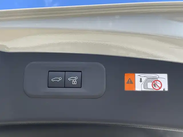 レクサス ＮＸ 250 バージョンL 神奈川県 2023(令5)年 3.6万km ソニッククォーツ 純正14インチディスプレイオーディオ/　（ナビ機能・Bleuttoh・ミラキャス）/フルセグTV/パノラマルーフ/パノラミックビューモニター/黒革シート/前席・後席シートヒーター/前席エアシート/ステアリングヒーター/デジタルインナーミラー/Lexus Safety System +/LEDヘッドライト/LEDフォグライト/ヘッドアップディスプレイ/AC100V100W/ビルトインETC2.0/スマートキー×2/カードキー×1/保証書/取扱説明書