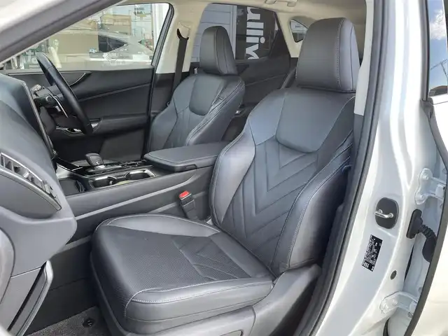 レクサス ＮＸ 250 バージョンL 神奈川県 2023(令5)年 3.6万km ソニッククォーツ 純正14インチディスプレイオーディオ/　（ナビ機能・Bleuttoh・ミラキャス）/フルセグTV/パノラマルーフ/パノラミックビューモニター/黒革シート/前席・後席シートヒーター/前席エアシート/ステアリングヒーター/デジタルインナーミラー/Lexus Safety System +/LEDヘッドライト/LEDフォグライト/ヘッドアップディスプレイ/AC100V100W/ビルトインETC2.0/スマートキー×2/カードキー×1/保証書/取扱説明書