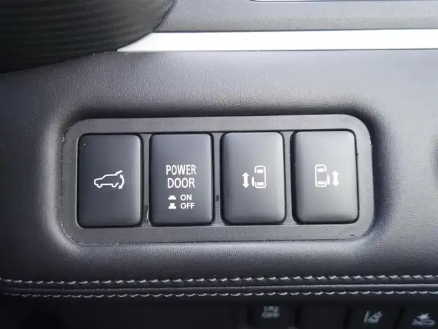 三菱 デリカＤ：５ G パワーパッケージ 山形県 2019(平31)年 5.3万km アイガーグレーM/ダイヤモンドブラックマイカ 4WD/軽油/衝突被害軽減システム/メモリナビ/　　【CD DVD BT フルセグ USB AUX】/バックカメラ/両側パワースライドドア/レーダークルーズコントロール/LEDオートヘッドライト/シートヒーター/純正18インチアルミホイール/ドライブレコーダー/アイドリングストップ/パドルシフト/IC付ターボ/電動格納ウィンカーミラー/フォグランプ/スマートキー/ETC