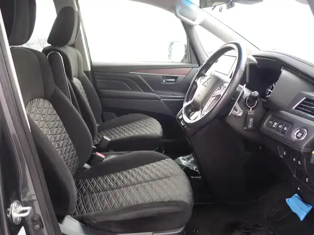 三菱 デリカＤ：５ G パワーパッケージ 山形県 2019(平31)年 5.3万km アイガーグレーM/ダイヤモンドブラックマイカ 4WD/軽油/衝突被害軽減システム/メモリナビ/　　【CD DVD BT フルセグ USB AUX】/バックカメラ/両側パワースライドドア/レーダークルーズコントロール/LEDオートヘッドライト/シートヒーター/純正18インチアルミホイール/ドライブレコーダー/アイドリングストップ/パドルシフト/IC付ターボ/電動格納ウィンカーミラー/フォグランプ/スマートキー/ETC