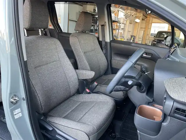 トヨタ シエンタ ハイブリッド Z 東京都 2024(令6)年 0.5万km アーバンカーキ 純正ナビ　/Ｂｌｕｅｔｏｏｔｈ　/ＴＶ　/ＵＳＢ　/全周囲カメラ　/追従型クルーズコントロールシステム/両側電動スライドドア　/アドバンストパーク　/前後ドライブレコーダー　/ＥＴＣ２．０　/サイドバイザー　/純正フロアマット　/衝突被害軽減システム/ABS/横滑り防止装置/レーンアシスト/盗難防止装置/オートライト/BSM