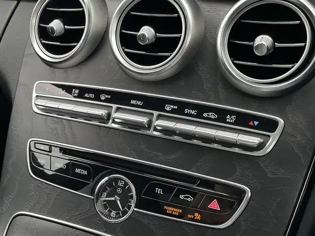 メルセデス・ベンツ Ｃ２２０ｄ ワゴン ローレウスエディション 東京都 2018(平30)年 4.9万km パール 純正HDDナビ/（Bluetooth接続、CD/DVD再生、フルセグTV）/Bカメラ/レーダーセーフティパッケージ/ACC/黒革シート/スライディングルーフ/純正フロアマット/レーンキープアシスト/純正LEDヘッドライト/BSM/D席パワーシート/D席シートヒーター/純正18インチAW/ETC/アイドリングストップ/取り扱い説明書/保証書/スペアキー