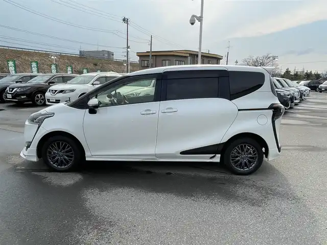 トヨタ シエンタ G クエロ 青森県 2018(平30)年 9.1万km ホワイトパールクリスタルシャイン ・4WD/・寒冷地仕様/・社外ナビ(MDV-S809L)/・AM/FM/CD/Bluetooth/・フルセグTV/・バックカメラ/・フロントワイパーデアイサー/・横滑り防止装置/・衝突被害軽減ブレーキ/・車線逸脱防止装置/・両側パワースライドドア/・シートヒーター(D＋N席)/・前後ドライブレコーダー/・純正TRDエアロ/・純正ドアバイザー/・ハーフレザーシート/・夏タイヤ社外AW積み込み/・プッシュスタート/・スペアキー/・取扱説明書/・保証書