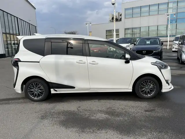 トヨタ シエンタ G クエロ 青森県 2018(平30)年 9.1万km ホワイトパールクリスタルシャイン ・4WD/・寒冷地仕様/・社外ナビ(MDV-S809L)/・AM/FM/CD/Bluetooth/・フルセグTV/・バックカメラ/・フロントワイパーデアイサー/・横滑り防止装置/・衝突被害軽減ブレーキ/・車線逸脱防止装置/・両側パワースライドドア/・シートヒーター(D＋N席)/・前後ドライブレコーダー/・純正TRDエアロ/・純正ドアバイザー/・ハーフレザーシート/・夏タイヤ社外AW積み込み/・プッシュスタート/・スペアキー/・取扱説明書/・保証書