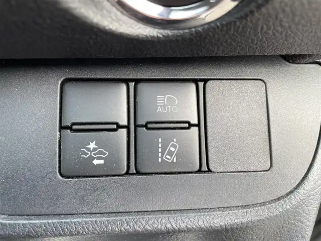 トヨタ シエンタ G クエロ 青森県 2018(平30)年 9.1万km ホワイトパールクリスタルシャイン ・4WD/・寒冷地仕様/・社外ナビ(MDV-S809L)/・AM/FM/CD/Bluetooth/・フルセグTV/・バックカメラ/・フロントワイパーデアイサー/・横滑り防止装置/・衝突被害軽減ブレーキ/・車線逸脱防止装置/・両側パワースライドドア/・シートヒーター(D＋N席)/・前後ドライブレコーダー/・純正TRDエアロ/・純正ドアバイザー/・ハーフレザーシート/・夏タイヤ社外AW積み込み/・プッシュスタート/・スペアキー/・取扱説明書/・保証書