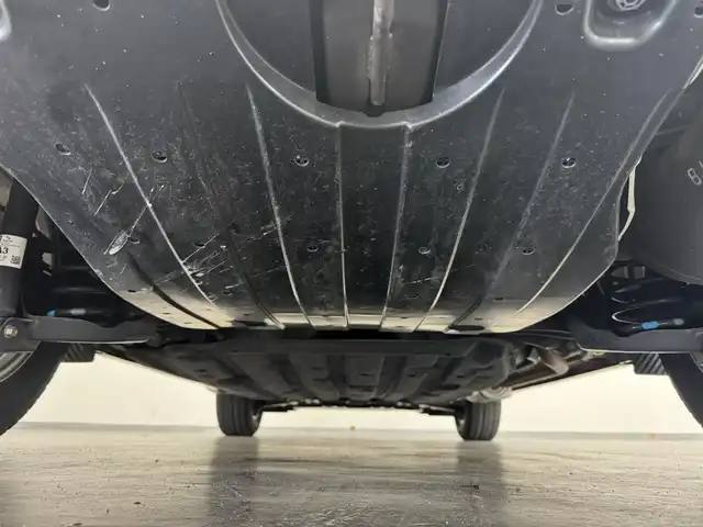 ホンダ ヴェゼル ハイブリッド Z ホンダセンシング 三重県 2019(令1)年 2.7万km プレミアムクリスタルレッドM ハイブリッド/FF/i-DCD（MTモード付フロア7DCT）/純正17inAWあり/純正 8インチナビ VXM-184VFi/（CD/DVD/RADIO/TV/SD/MusicRack/USB/iPod/Bluetooth/HDMI/AppleCarPlay）/バックカメラ/ビルトイン ETC/Honda SENSING/・衝突軽減ブレーキ［CMBS］/・車線維持支援システム［LKAS］/・アダプティブクルーズコントロール［ACC］/・路外逸脱抑制機能/・標識認識機能/・先行車発進お知らせ機能/・リアクティブフォースペダル［RFP］/装備/・ハーフレザーシート/・シートヒーター（D/N）/・左右独立オートエアコン/・雨滴検知オートワイパー/・パドルシフト/・電子パーキングブレーキ/・オートブレーキホールド/・自動防眩ルームミラー/・ステアリングスイッチ/・保/取/・スマートキーx2